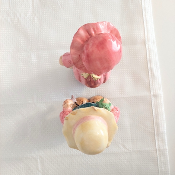 Vintage Lond Rich Figurines Boy Fish Girl Flowers 8.5 in Handpainted Cottage - Picture 6 of 9